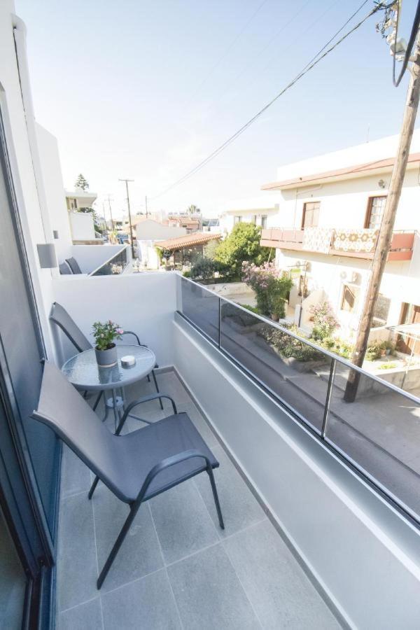 Nick And Helen Apartment Perivolia  Екстериор снимка
