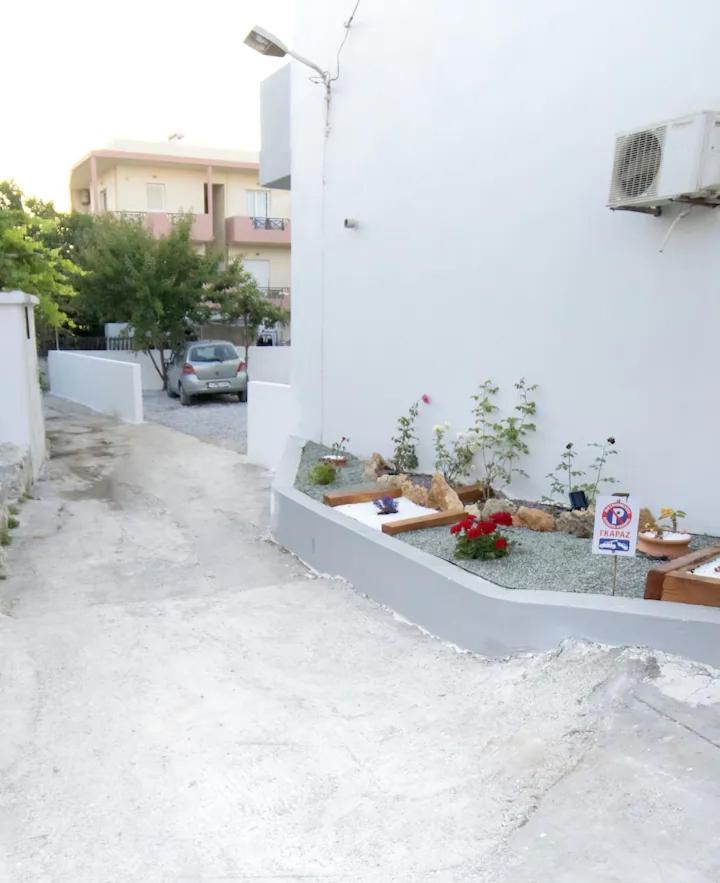 Nick And Helen Apartment Perivolia  Екстериор снимка