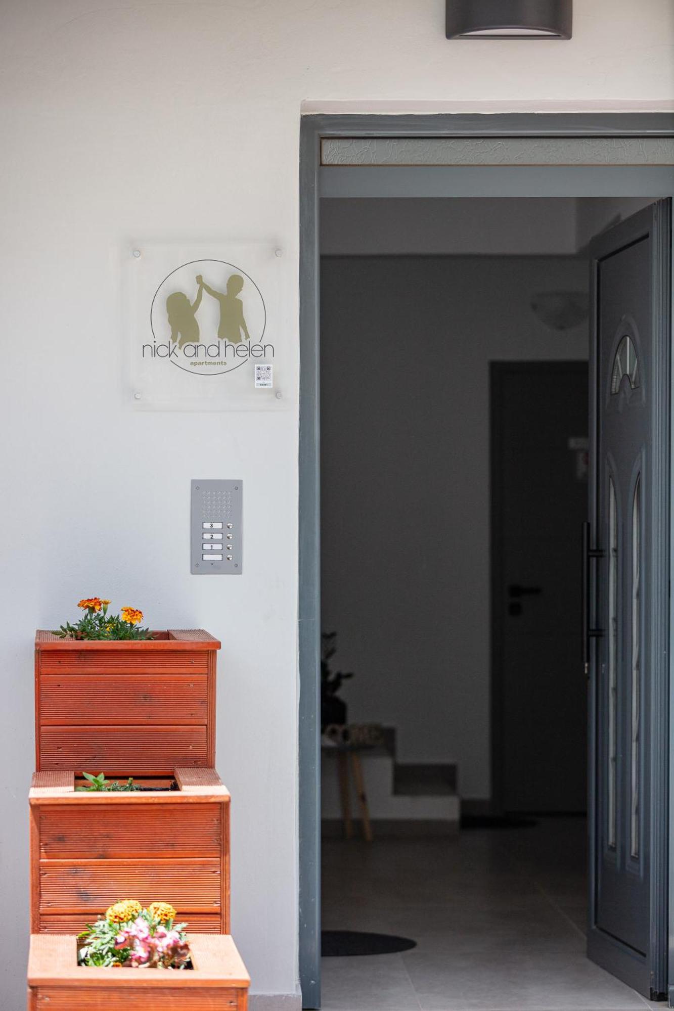 Nick And Helen Apartment Perivolia  Екстериор снимка